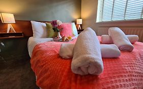 Woodstock By Spires Accommodation A Uniquely Retro 3 Bedroom Property